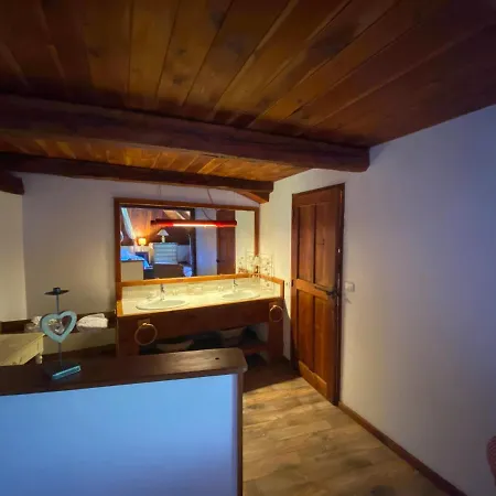 Les Means Guest house *