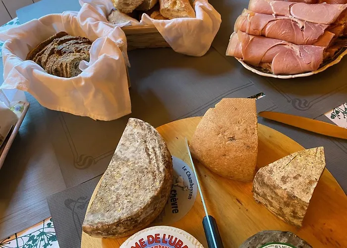 Maison d'hôtes Maison D’hôtes Les Méans 3*